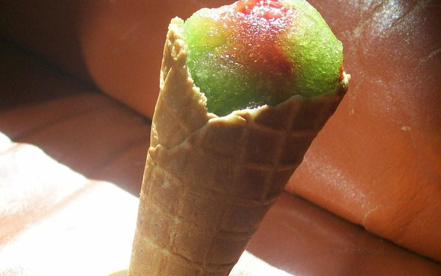 Sorbet à la menthe fraîche et coulis de fraises