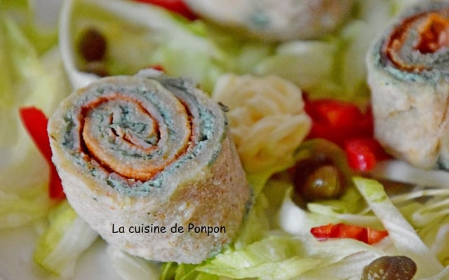 Roulé de galette au jambon et fromage à la spiruline