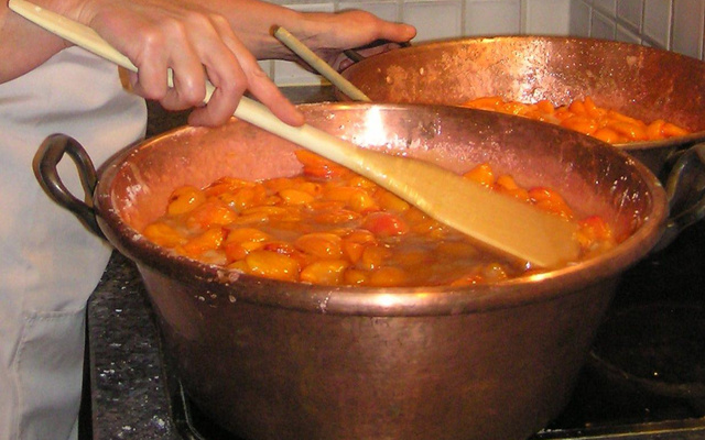 Confiture d'abricots aux amandes