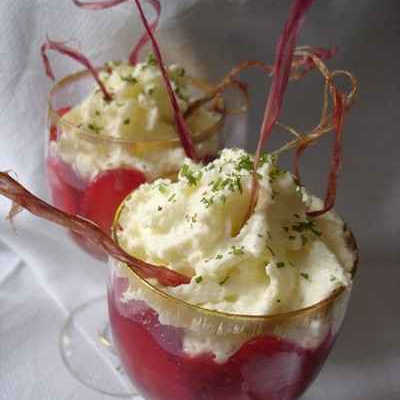 Verrine fraise rhubarbe, crème de verveine