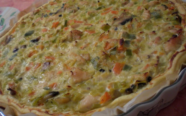 Tarte poireaux, carottes, poulet et chèvre frais