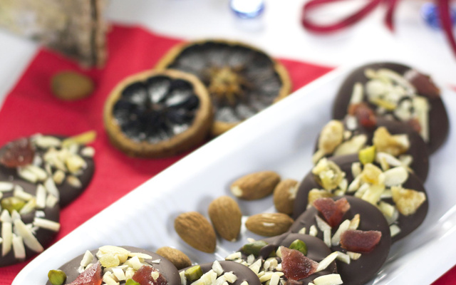 Mendiants chocolat noir, amandes et fruits confits au Companion