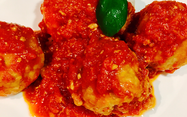 Boulettes de viande moelleuses à la sauce tomate