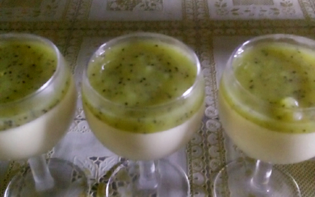 Panna cotta au coulis de kiwi