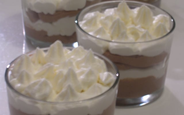Duo de mousse au chocolat blanc et noir