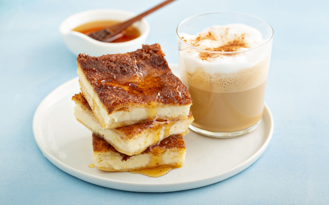 Churro cheesecake bars