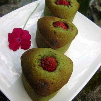 Quatre-cœurs aux thé matcha et fraises