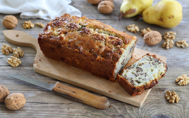 Cake aux Noix du Périgord AOP, roquefort et poires