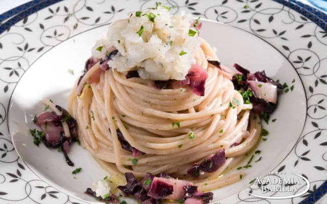 Spaghetti au radicchio et tartare de crevettes