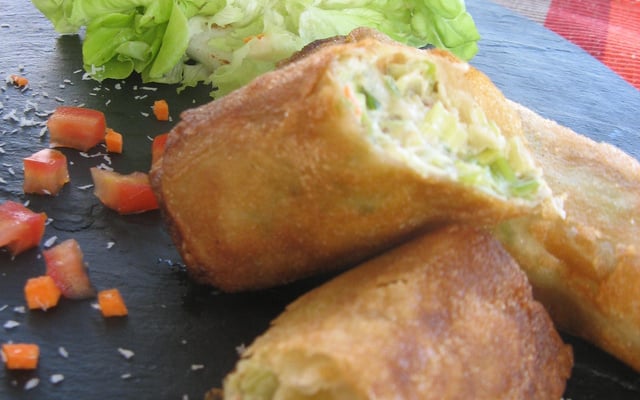 Nems aux camarons, légumes et pesto