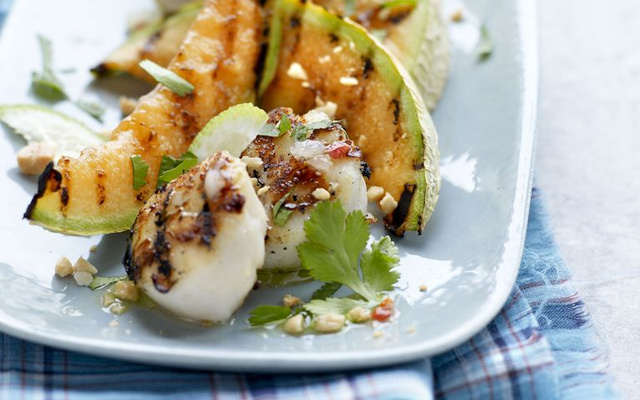 Melon de Guadeloupe IGP et Saint-Jacques grillés, sauce thaï