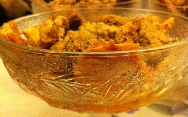 Soupe de clémentines à la vanille, crumble aux noisettes et