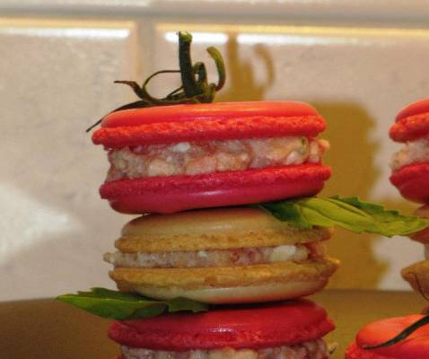Macaron à la tomate feta basilic