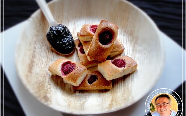 Minis financiers aux amandes et framboises
