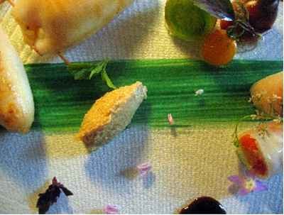 L'encornet poêlé farci d'une brandade de haddock, Tête poêlée, rouleau de légumes, Glace moutarde & herbes du jardin