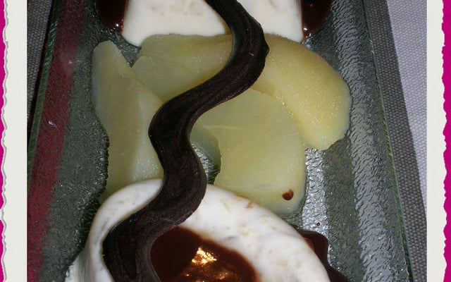 Panacotta poire-miel sauce chocolat