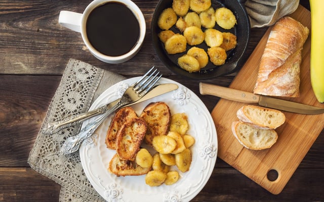 Pain perdu à la baguette et aux bananes