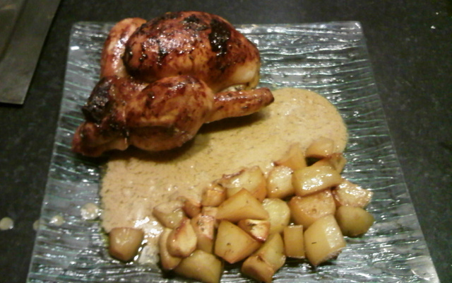 Coquelet farci au foie gras et ses deux pommes cuites au jus