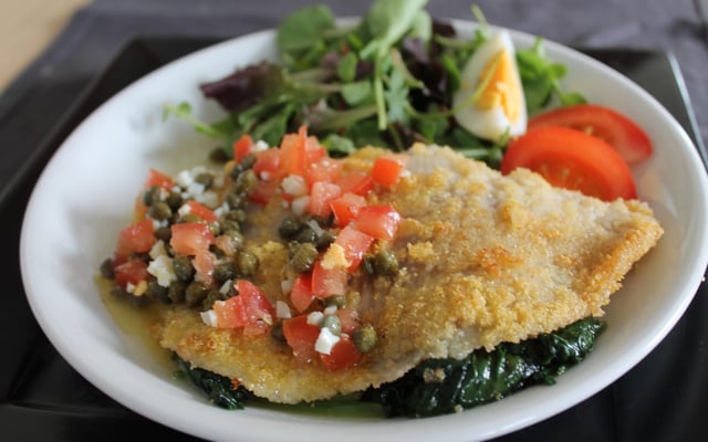 Aile de raie meunière et sur ses pouces d'épinards et sa sauce vierge fraîcheur.