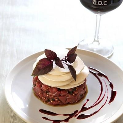 Tartare de canard au couteau, pétales de champignons