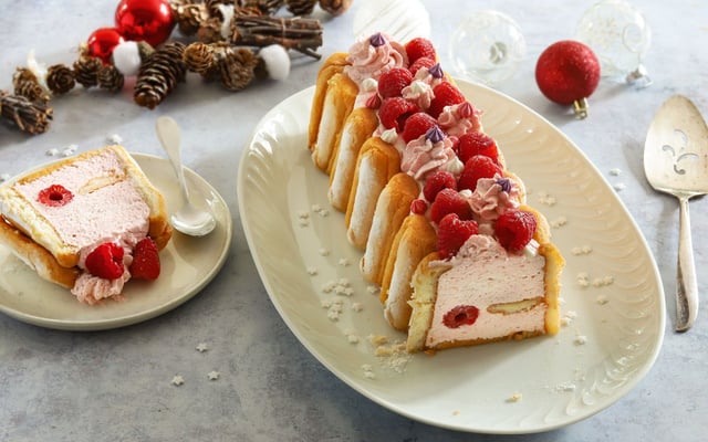 Bûche façon charlotte de Noël aux framboises