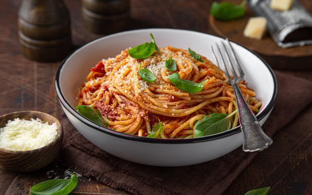 Spaghetti minute sauce tomates, basilic et Parmesan