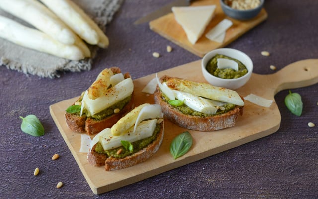 Tartines au pesto et aux asperges des Sables des Landes IGP