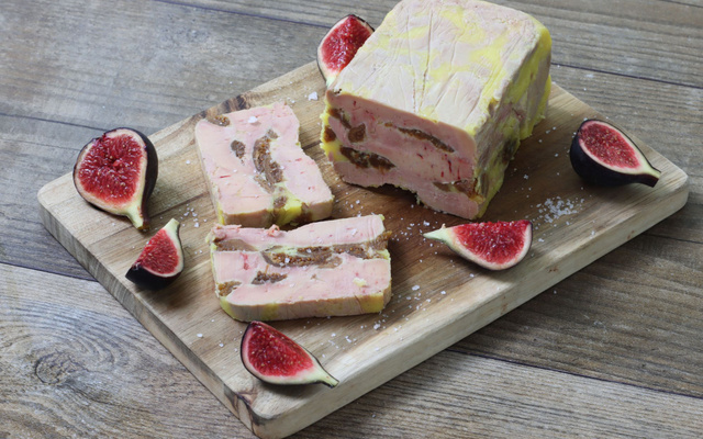 Terrine de foie gras mi-cuit marbré aux figues