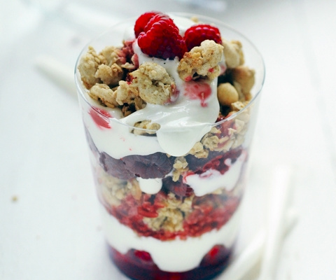 Triffle Country Crisp Riche en Noix de Jordans & framboises