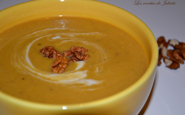 Velouté de potiron, butternut, lait de coco et noix