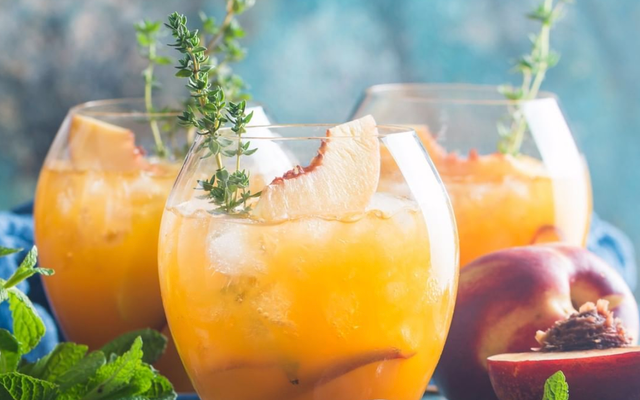 Thé glacé à la pêche et au thym