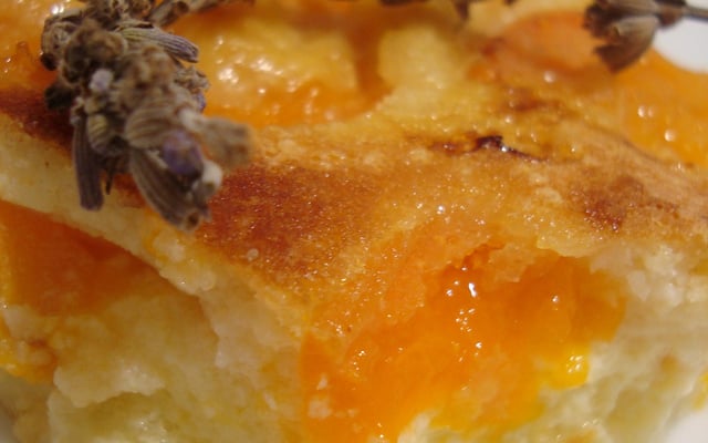 Clafoutis abricots, amandes et lavande