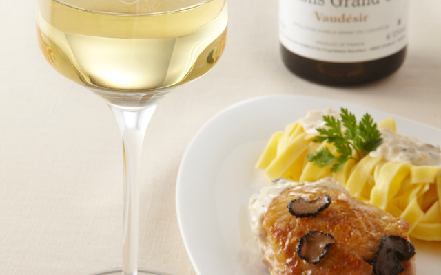 Fricassée de volaille crémée et truffes au Chablis Grand Cru