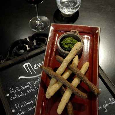 Petits gressins aux olives et pesto de persil