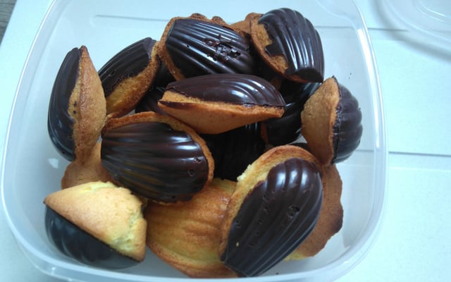 Madeleines en coques de chocolat