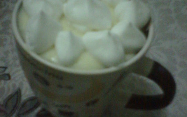 Mousse à l'orange à déguster avec biscuits aux amandes