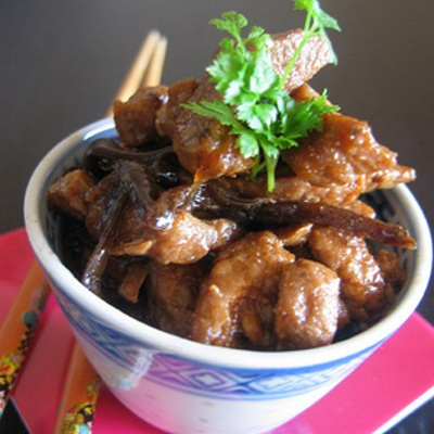 Porc au caramel sucré-salé