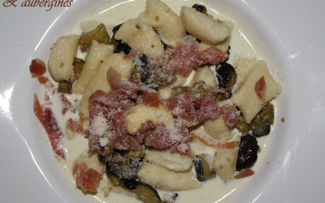 Gnocchis de ricotta - crème d'ail au basilic