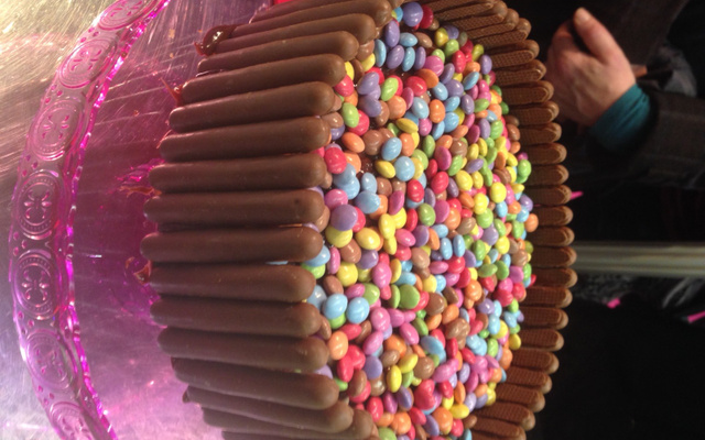 Gâteau d'anniversaire aux bonbons chocolatés