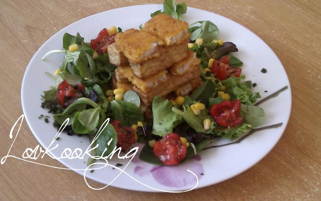 Tour dorée de poisson pané et frites