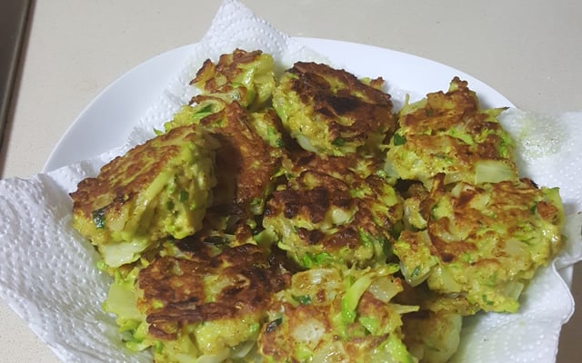 Galettes de flocons d'avoine oignons et courgettes