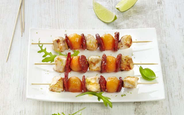 Brochettes de filet de lapin, melon et chorizo