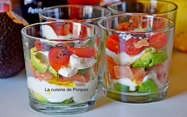 Verrine avocat, saumon fumé et tomate