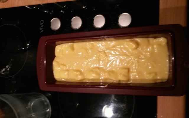 Quatre-quarts au beurre salé et aux pommes