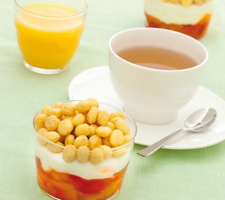 Billes de céréales au miel,  fromage blanc, pêche et abricot