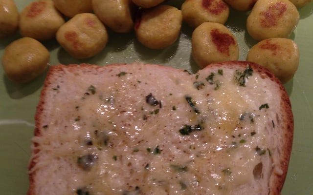 Croque Saumon ail et fine herbe