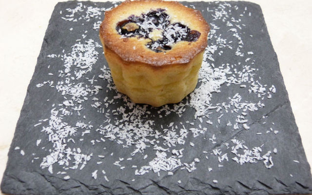 Cannelé renversant lait de coco et myrtilles