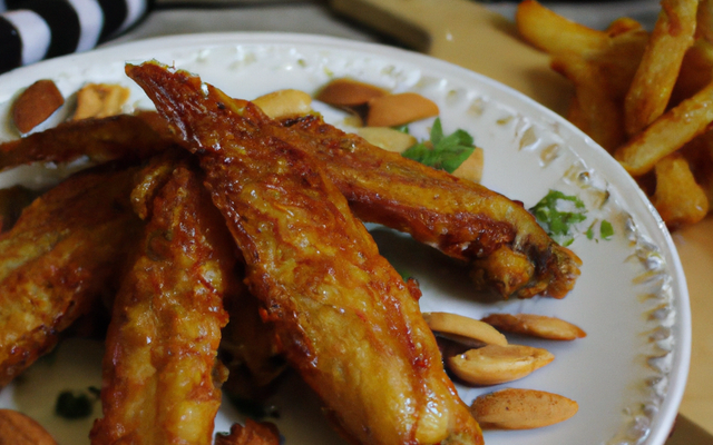Ailes de chapon frites aux amandes