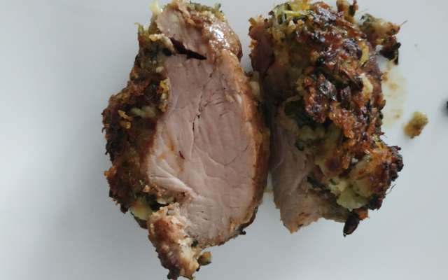 Filet mignon de porc en croûte d'herbes