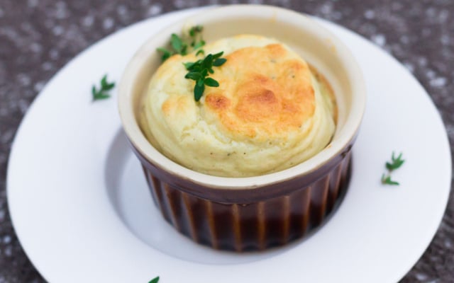 Soufflé au roquefort et au thym
